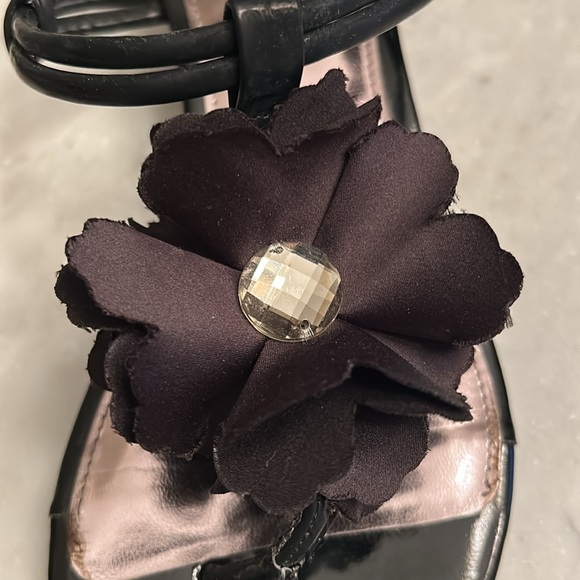 Alfani Black Sandals with Ankle Straps and Open-Toe Design - Picture 2 of 4